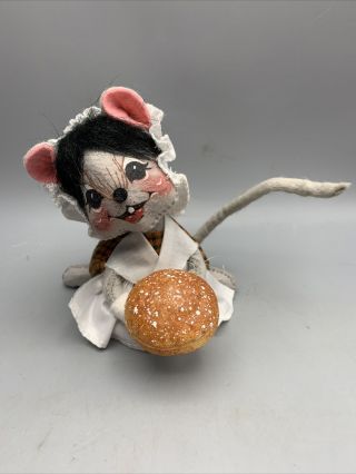 Annalee Thanksgiving Pilgrim Girl Mice Holding Bread 5 " Vintage 1996 Doll