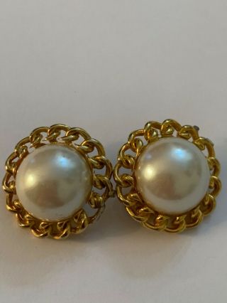 Rare Vintage Signed Carolee Gold Tone Faux Pearl Flower Clip On Earrings