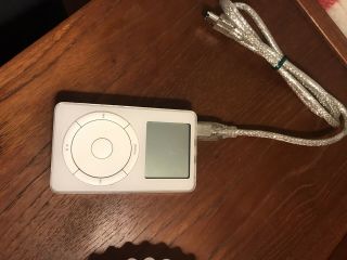 Apple Ipod 1st Generation 10gb M8541 Classic W/ Cable Rare