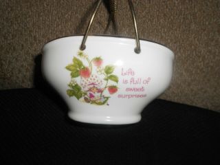 Vintage 1980 Strawberry Shortcake Porcelain Basket Trinket Dish Handle - Gold Trim