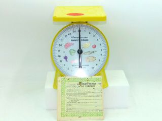 Vintage Yellow Metal American Family Kitchen Food Scale 25 Lbs