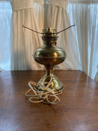 Antique Rayo Oil Lamp Converted To Electric - Brass Plate With Shade Bracket
