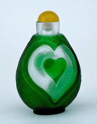 Heart Carved In Emerald Green Peking Glass Snuff Bottle - Vintage