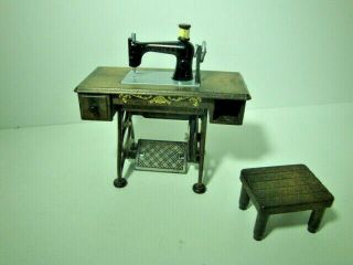1/16 Dolls House Furniture - Vintage Sewing Machine And Telephone (1920 