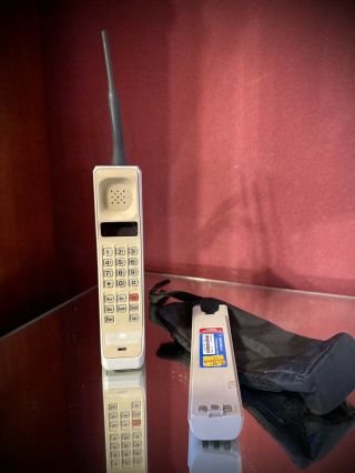 Rare Motorola DynaTAC 8000S Brick Cell Phone 2