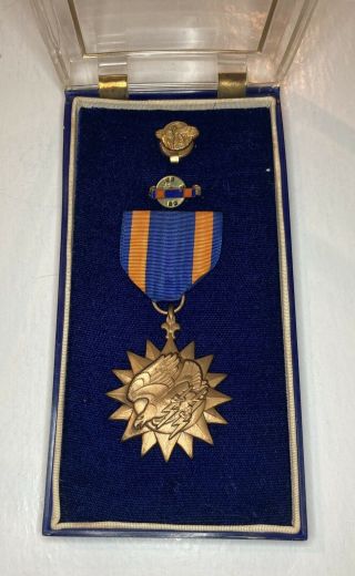Cased Air Medal In Rare Plastic Case With Pins Korean War Vietnam War Army