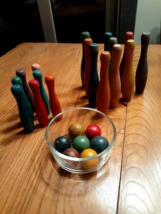 18 Antique Toy Wood Bowling Pins & 7 Balls,  Ten 6 " Piins,  Eight 4 1/2 " - Crafts?