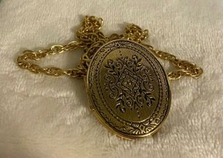Vintage Gold Tone Oval Locket Etched Antique Style Patent 3427691 Chain 23 "