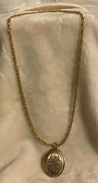 Vintage Gold Tone Oval Locket Etched Antique Style Patent 3427691 Chain 23 