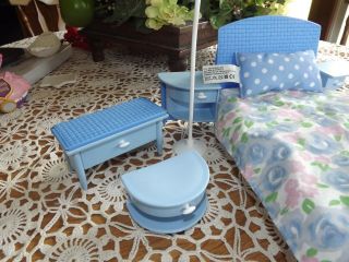 Vintage Barbie Bed w/ Night Stand Dresser Bench Blue w/ Pillow & Bedspread 1998 3
