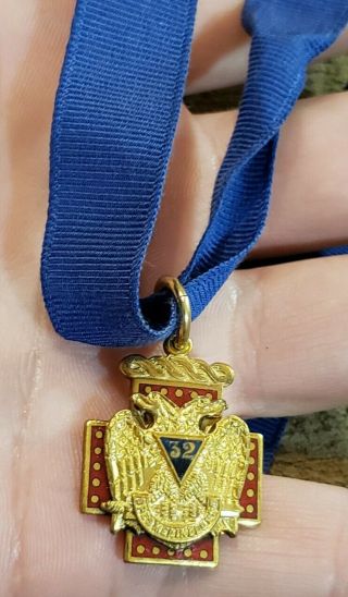 Rare Vintage Gold Tone Masonic 32nd Degree Scottish Rite Regalia Medal Necklace