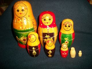 Vintage 8 Pc Set Wooden Russian Nesting Dolls Hand Painted 5.  25 To.  5