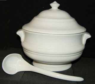 Vintage Loucarte Portugal White Covered Soup Tureen With Ladle 3 Quart