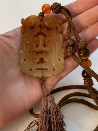 Vintage Chinese Carved Yellow Jade Foo Dog Lion Pendant Amulet Bead Necklace