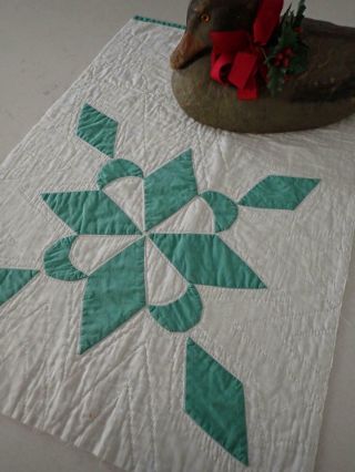 Exquisite French Star Vintage 30s Green & White Doll Or Table Quilt 24x16