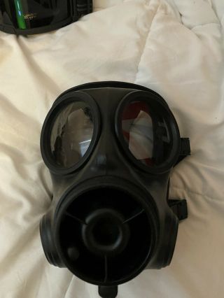 S10 Gas Mask (sf10) Size 2 Made In 1995 It’s Rare To Find These In The Us.