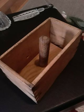 Vintge Primitive Hand Made Wood Box Dovetail Antique Hole In Bottom Handle Vote?