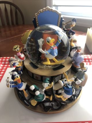 Rare Disney Donald Duck Through The Years Multiple Figurine Musical Snowglobe