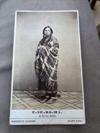Rare 1860’s Cdv Photo Of A Sioux Native American Indian Woman