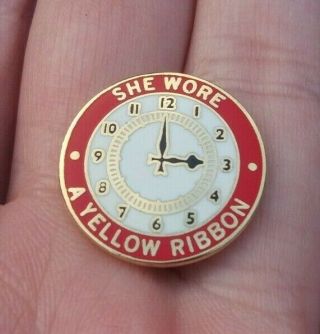 Arsenal She Wore A Yellow Ribbon Round Pin Badge Rare Vgc
