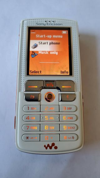 99.  Sony Ericsson W800 Very Rare - For Collectors