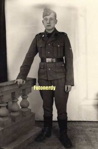 Port.  Photo: Rare Full Pic Young German Elite Waffen Schütze Soldier Posed