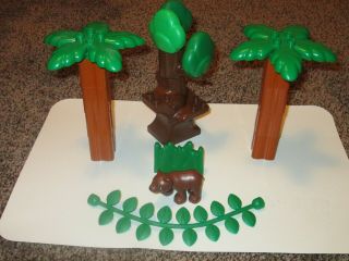 Lego Duplo Vintage Group Of Trees And Shrub,  Wine,  And Rare Small Brown Bear