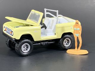 1967 67 Ford Bronco W/bonus Figure Rare 1:64 Scale Diecast Diorama Model Car