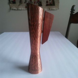 Vtg Hammered Copper Mid - Century Modern Bud Vase Teak Handle 7 1/2 Inches Mcm