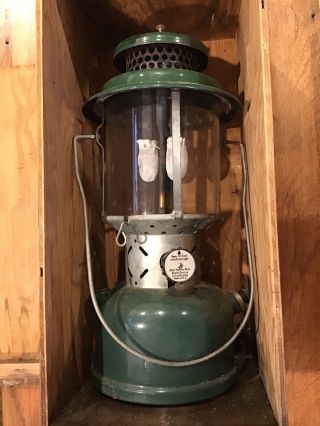 Coleman Gas Lantern 220e Vintage Model 220e Green In Wooden Box