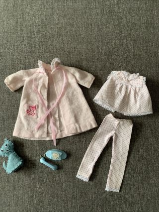Vintage Barbie: Skipper Dreamtime 1909 Pink Polka Dot Pajamas Robe W/ Phone Cat