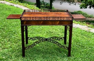 RARE VINTAGE BAKER COLLECTORS EDITION CHIPPENDALE MAHOGANY TEA TABLE W/GALLERY 2