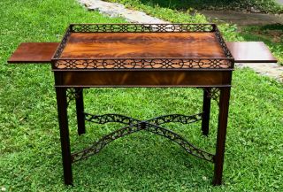 RARE VINTAGE BAKER COLLECTORS EDITION CHIPPENDALE MAHOGANY TEA TABLE W/GALLERY 3