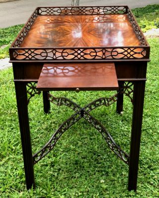 RARE VINTAGE BAKER COLLECTORS EDITION CHIPPENDALE MAHOGANY TEA TABLE W/GALLERY 4