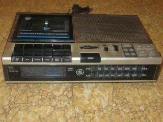 Vintage Ge 7 - 4956b Am - Fm Cassette Recorder Alarm Clock Radio Wood Grain