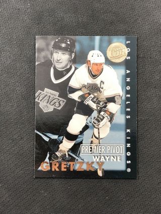 1995 - 96 Fleer Ultra Wayne Gretzky Rare Premier Pivot Gold Medallion 3