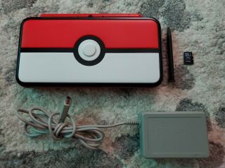 Nintendo 2ds Xl Rare Pokeball Limited Edition With 4gb Micro Sd Card
