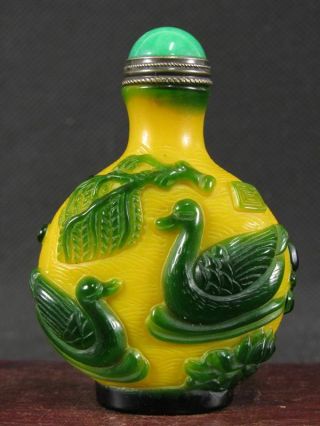 Fine Chinese Carp Duck Carved Peking Overlay Glass Snuff Bottle