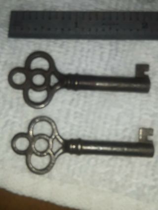 2 Vintage Matching Ornate Open Barrel Antique Skeleton Keys Identical Cut