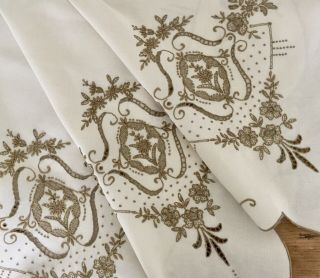 Vintage Madeira Hand Embroidered Linen Tablecloth 0143