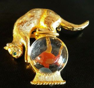 Vintage Gold Crown Cat In Fish Bowl Lucite Jelly Belly Brooch Signed