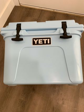 Yeti Cooler - Roadie 20 Quart Ice Blue Discontinued Model & Rare Color