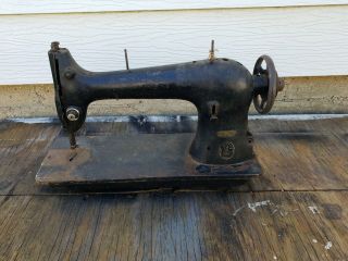 Antique Industrial SINGER Sewing Machine Head Model 31 - 15 parts RARE 2