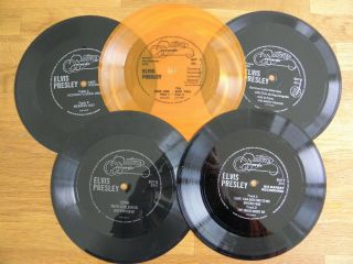 Elvis Presley Collectors Rare Set Of 5 Buttons Records 7 " 33 1/3rpm Flexi Disc 