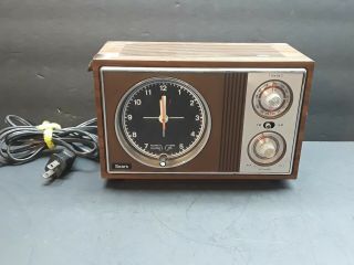 Antique Sears Roebuck And Company Alarm Clock Radio Model 667