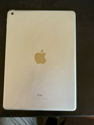 Apple iPad 5th Gen.  32GB,  Wi - Fi,  9.  7in - Silver - Rarely 2