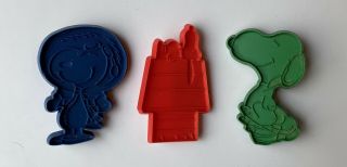 Vintage Set of 3 Peanuts Charlie Brown Cookie Cutters Snoopy Doghouse 2