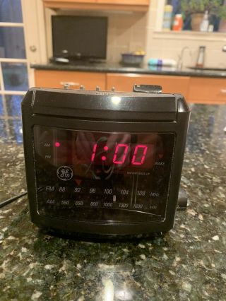 Vintage Ge Am/fm Alarm Clock Cube Radio 7 - 4606 With No Worry Battery Backup
