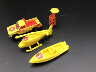 1995 RARE in UK Hot Wheels Baywatch Rescue Station Sto and Go 3