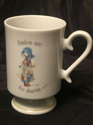 Vintage 1975 Holly Hobbie Pedestal Porcelain Cup Mug " Smiles Are For Sharing "